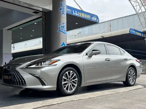 Lexus ES, 2022