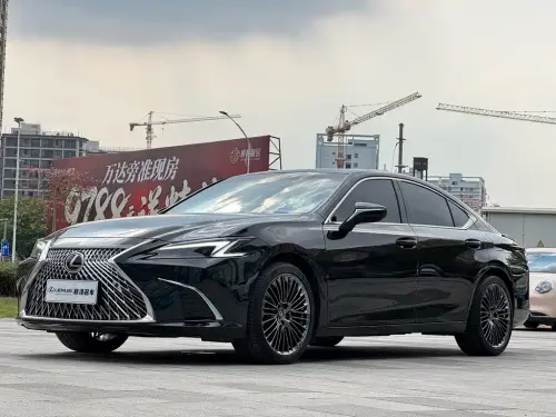 Lexus ES, 2025
