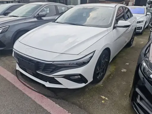 Hyundai Elantra, 2024