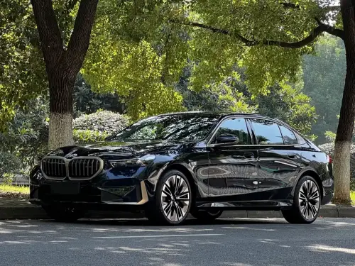 BMW 5-Series, 2026