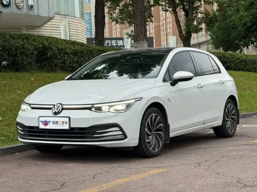 Volkswagen Golf, 2023