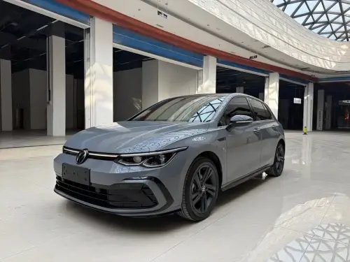 Volkswagen Golf, 2022
