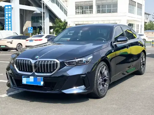BMW 5-Series, 2025
