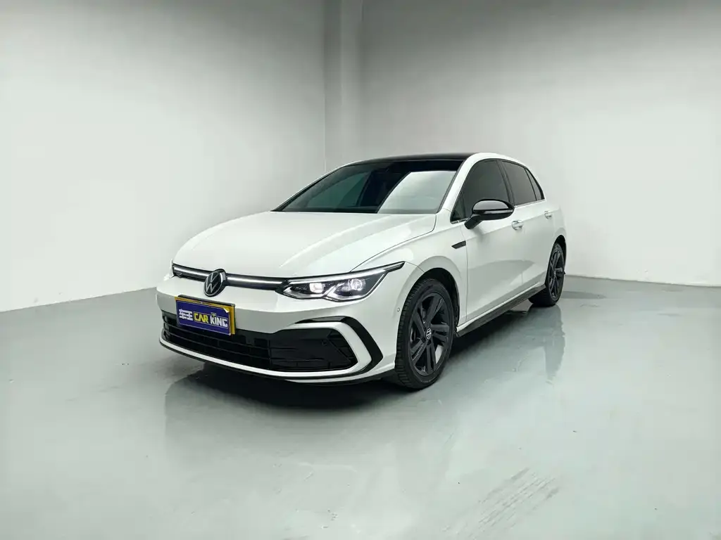 Volkswagen Golf, 2024