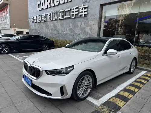 BMW 5-Series, 2024