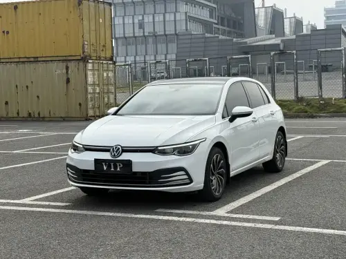 Volkswagen Golf, 2023