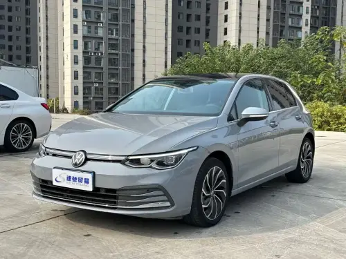 Volkswagen Golf, 2022