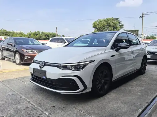 Volkswagen Golf, 2024