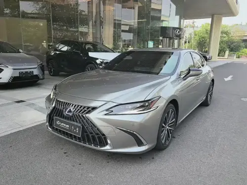 Lexus ES, 2022