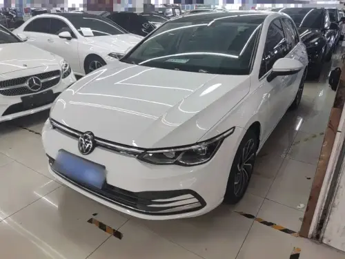 Volkswagen Golf, 2023