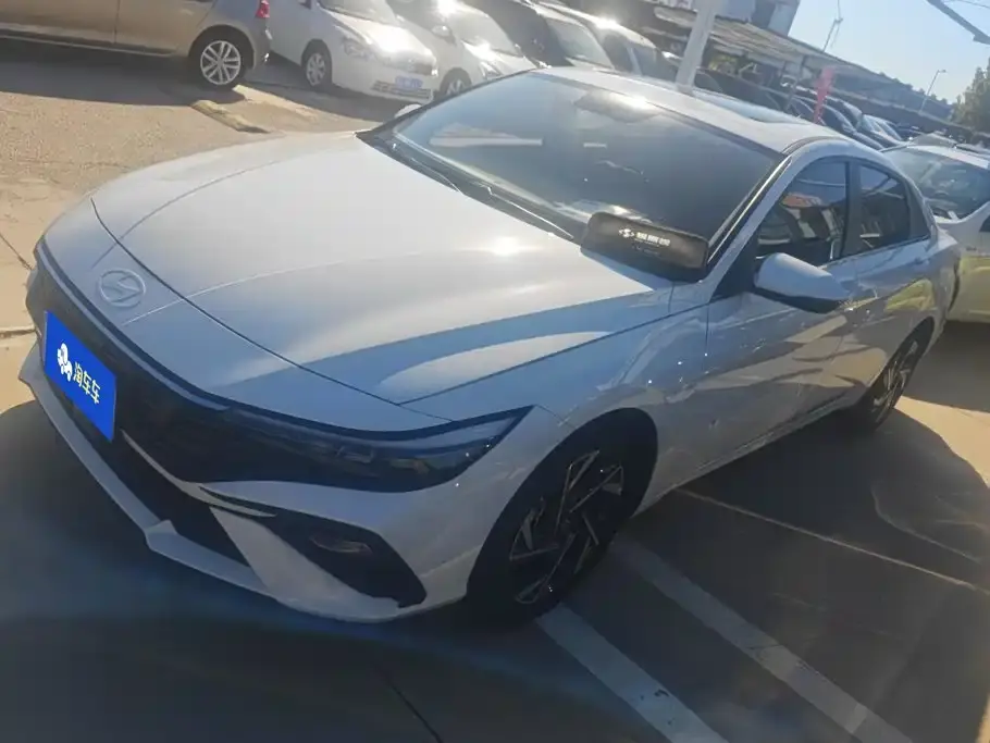 Hyundai Elantra, 2025
