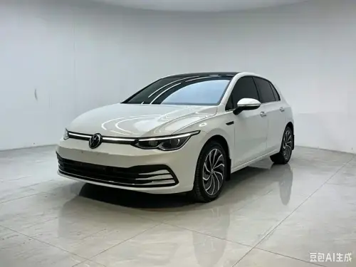 Volkswagen Golf, 2022