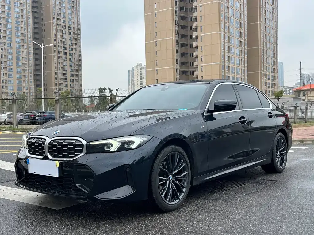BMW 3-Series, 2022