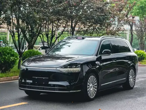 AITO M9, 2025