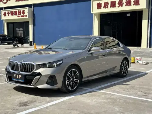 BMW 5-Series, 2025