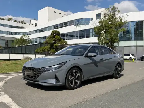 Hyundai Elantra, 2022