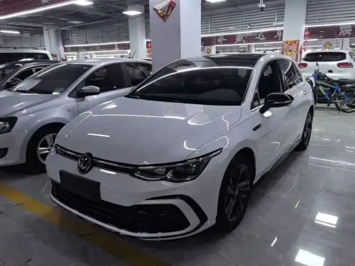 Volkswagen Golf, 2023