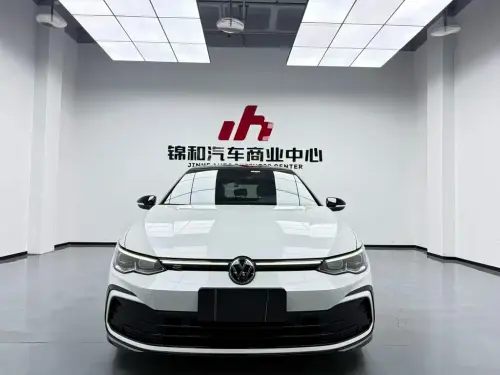 Volkswagen Golf, 2024