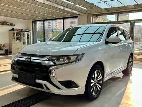 Mitsubishi Outlander, 2022
