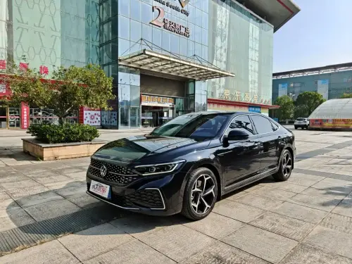 Volkswagen Passat, 2023