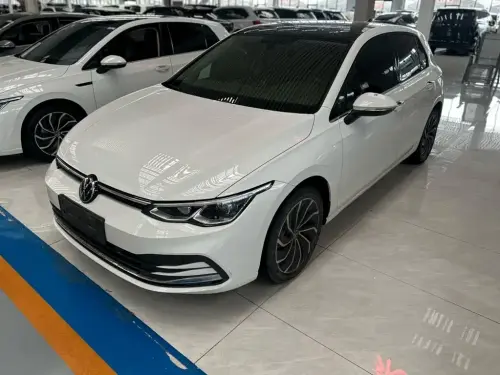 Volkswagen Golf, 2022