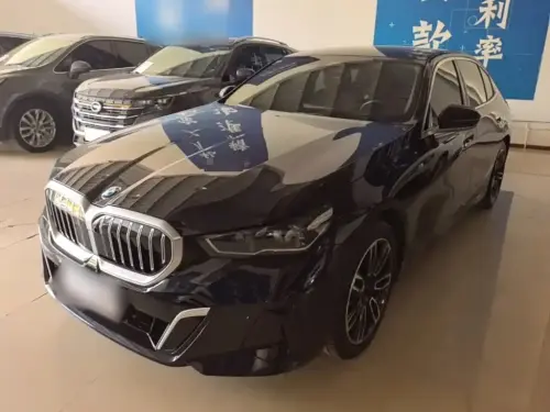 BMW 5-Series, 2025