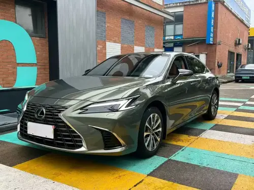 Lexus ES, 2025