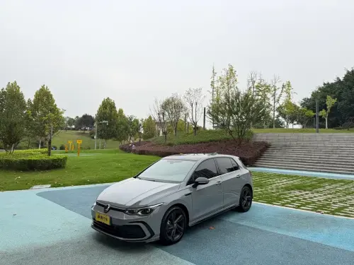 Volkswagen Golf, 2022