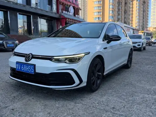 Volkswagen Golf, 2022