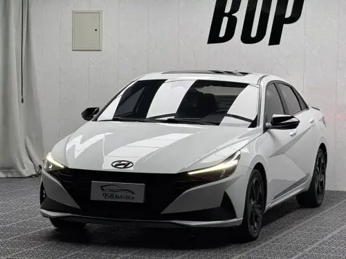 Hyundai Elantra, 2022