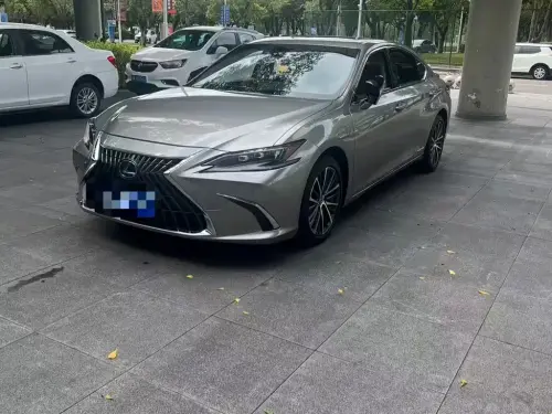 Lexus ES, 2022