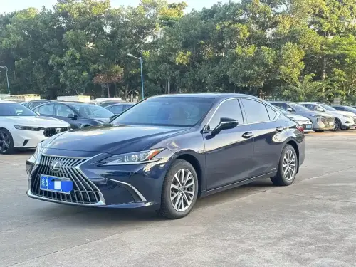 Lexus ES, 2022