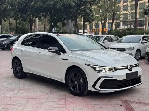 Volkswagen Golf, 2024