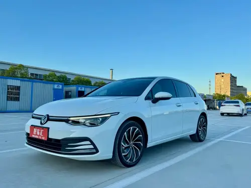 Volkswagen Golf, 2022