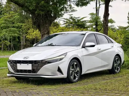 Hyundai Elantra, 2022