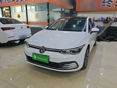 Volkswagen Golf, 2023