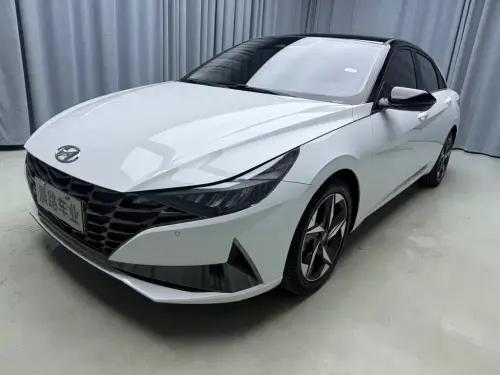 Hyundai Elantra, 2022