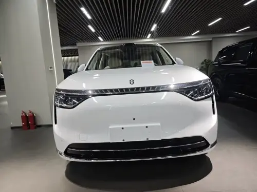 AITO M8, 2025