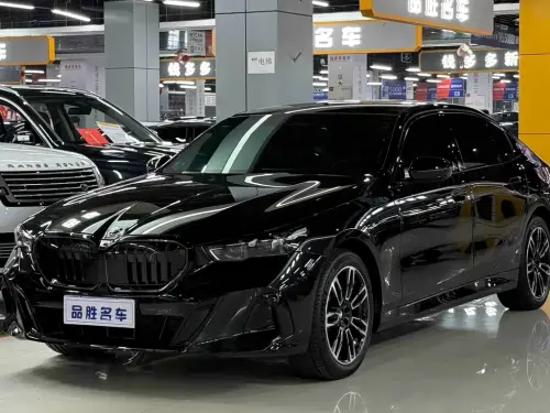 BMW 5-Series, 2025