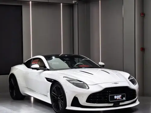 Aston Martin DB12, 2026