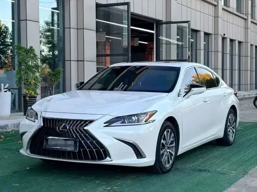 Lexus ES, 2022