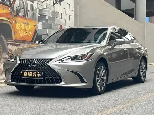 Lexus ES, 2022