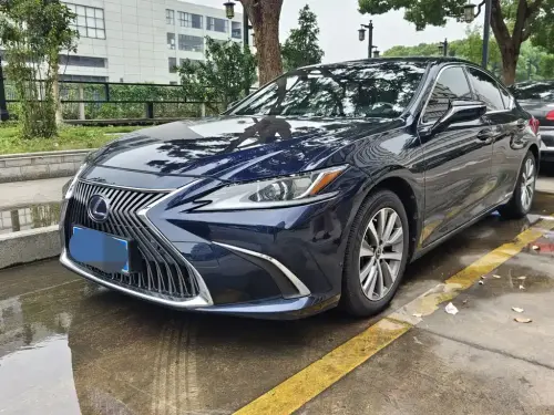 Lexus ES, 2020