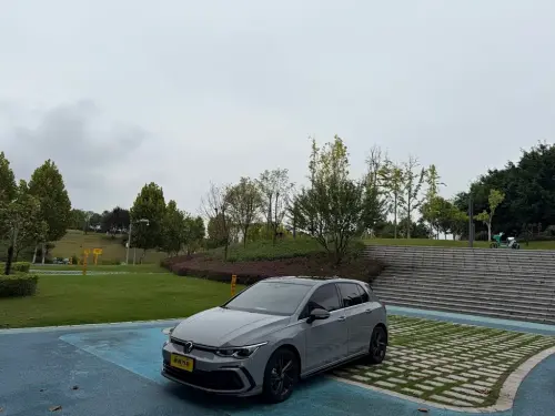 Volkswagen Golf, 2022
