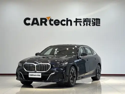 BMW 5-Series, 2025