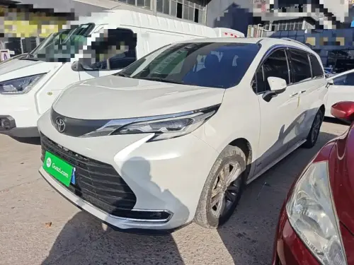Toyota Sienna, 2025