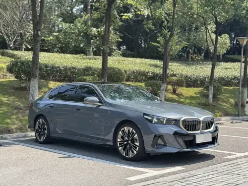 BMW 5-Series, 2024