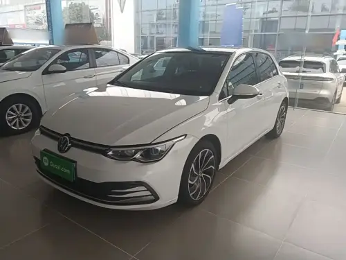 Volkswagen Golf, 2024
