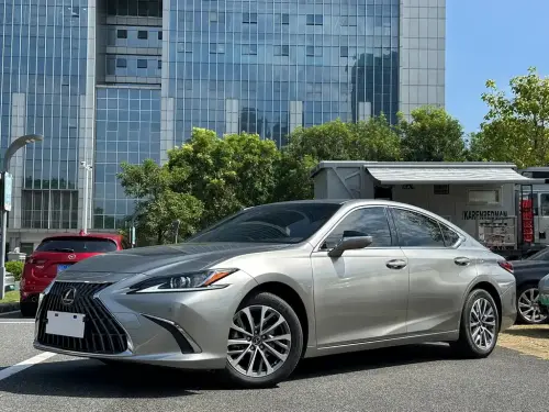 Lexus ES, 2024