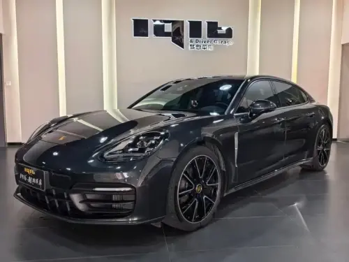 Porsche Panamera, 2023